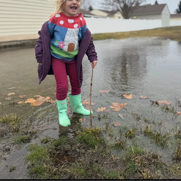 Mini Boden mushroom mouse pullover and Gap Apple pullover - Picture 6 of 6